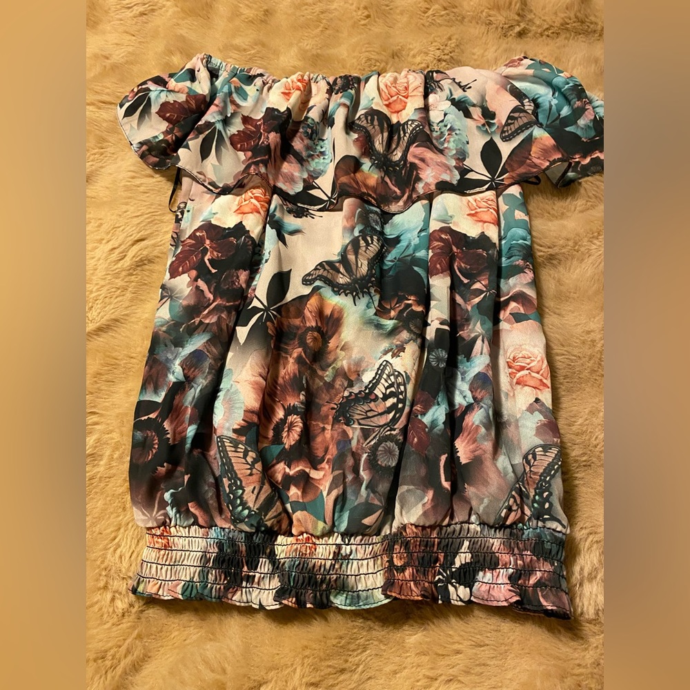 Size 10 Star by Julienna McDonald off the shoulders butterfly top